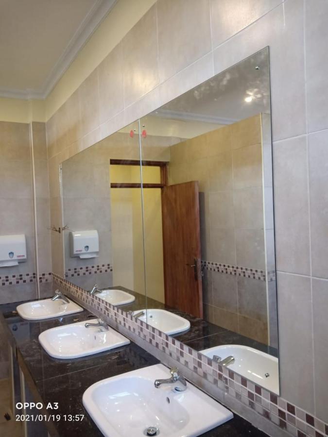 The Willis Hotel, Bomet Ngoại thất bức ảnh
