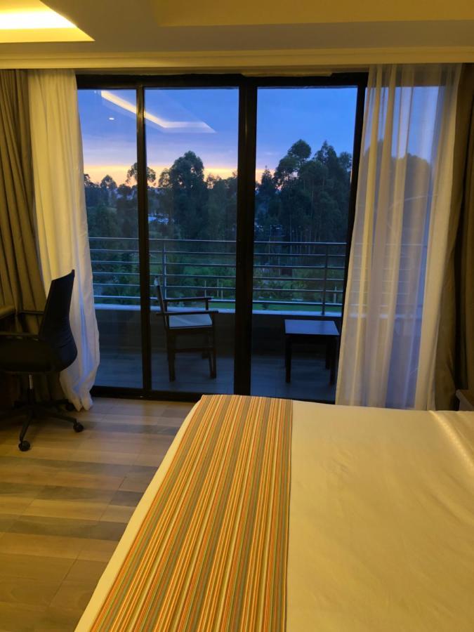 The Willis Hotel, Bomet Ngoại thất bức ảnh
